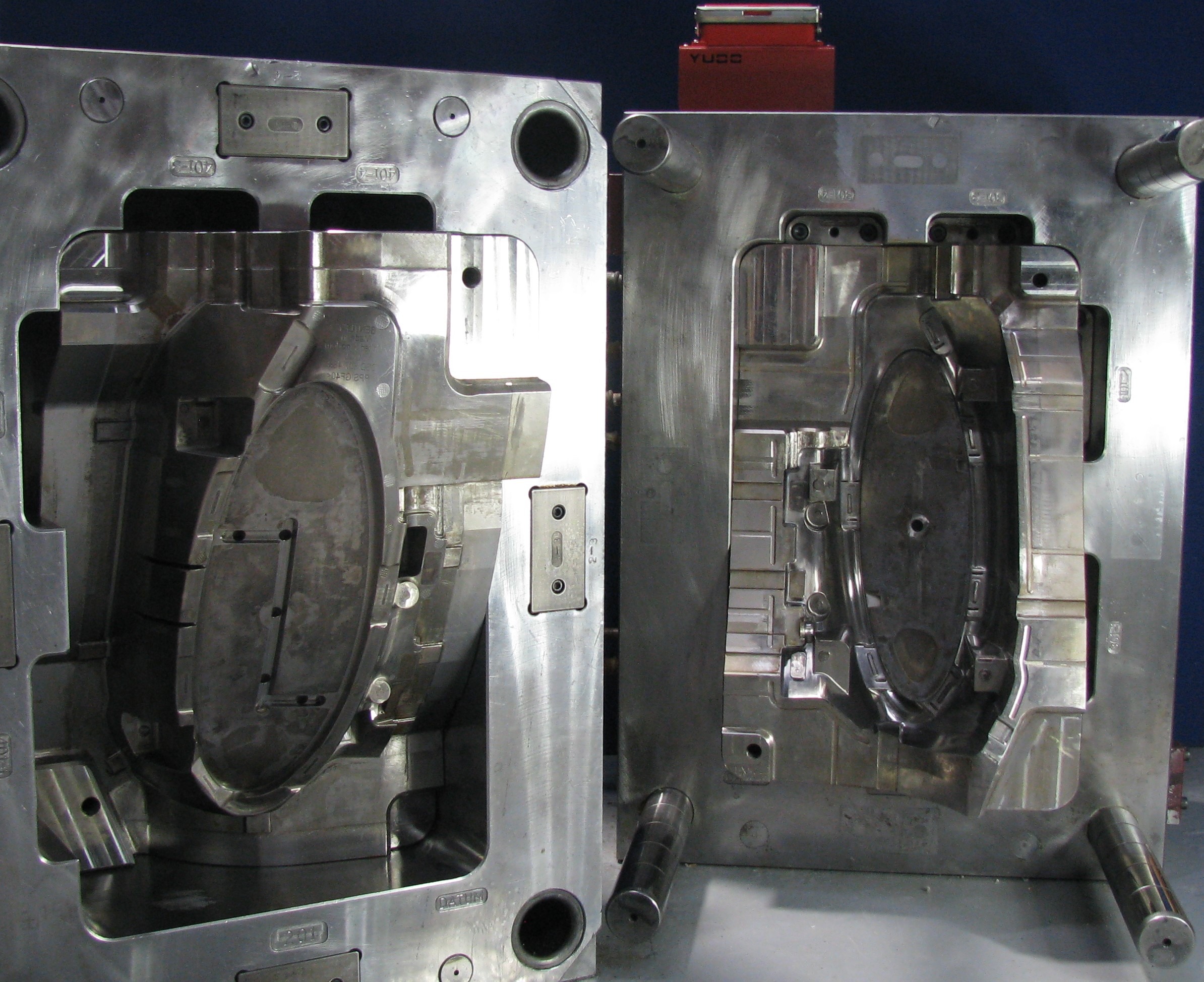 Injection mould tool